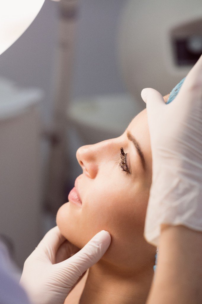 Evaluación y armonización facial en clínica